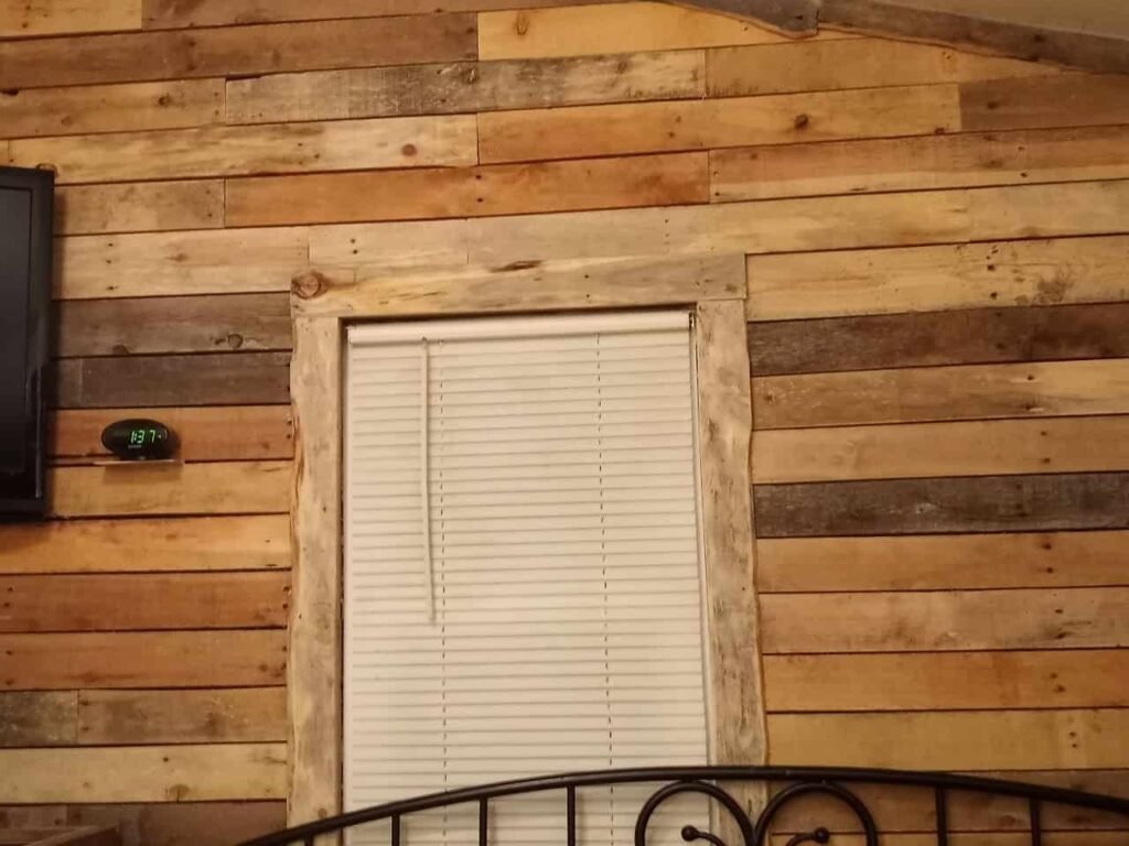 creations from pallet wood - walls